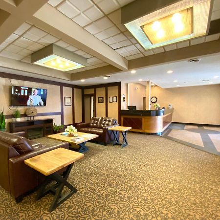 The George Dawson Inn & Conference Centre Досон-Крик Экстерьер фото