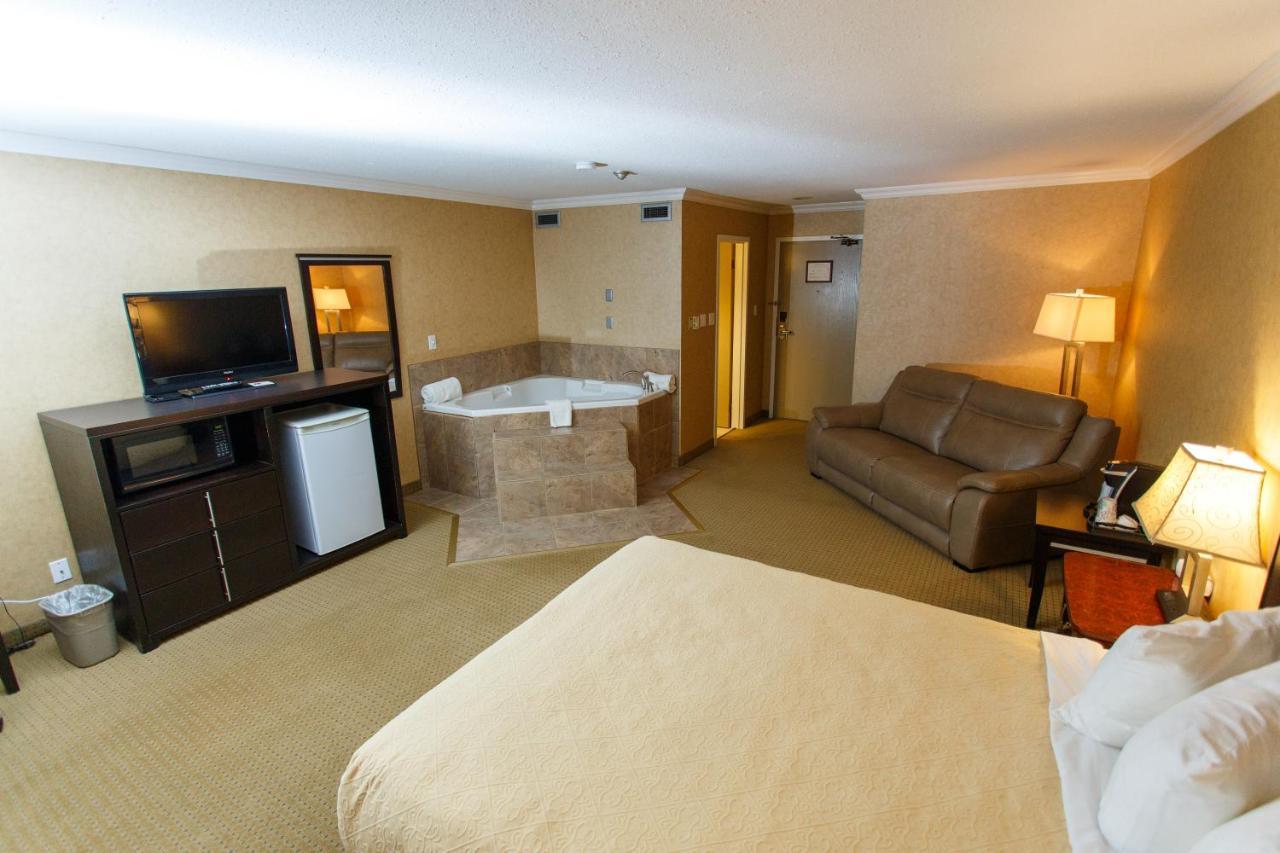 The George Dawson Inn & Conference Centre Досон-Крик Экстерьер фото