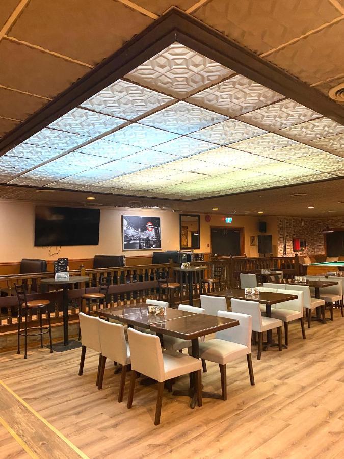 The George Dawson Inn & Conference Centre Досон-Крик Экстерьер фото