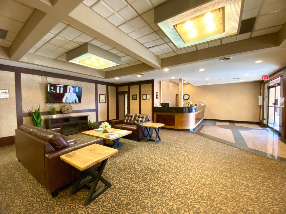 The George Dawson Inn & Conference Centre Досон-Крик Экстерьер фото