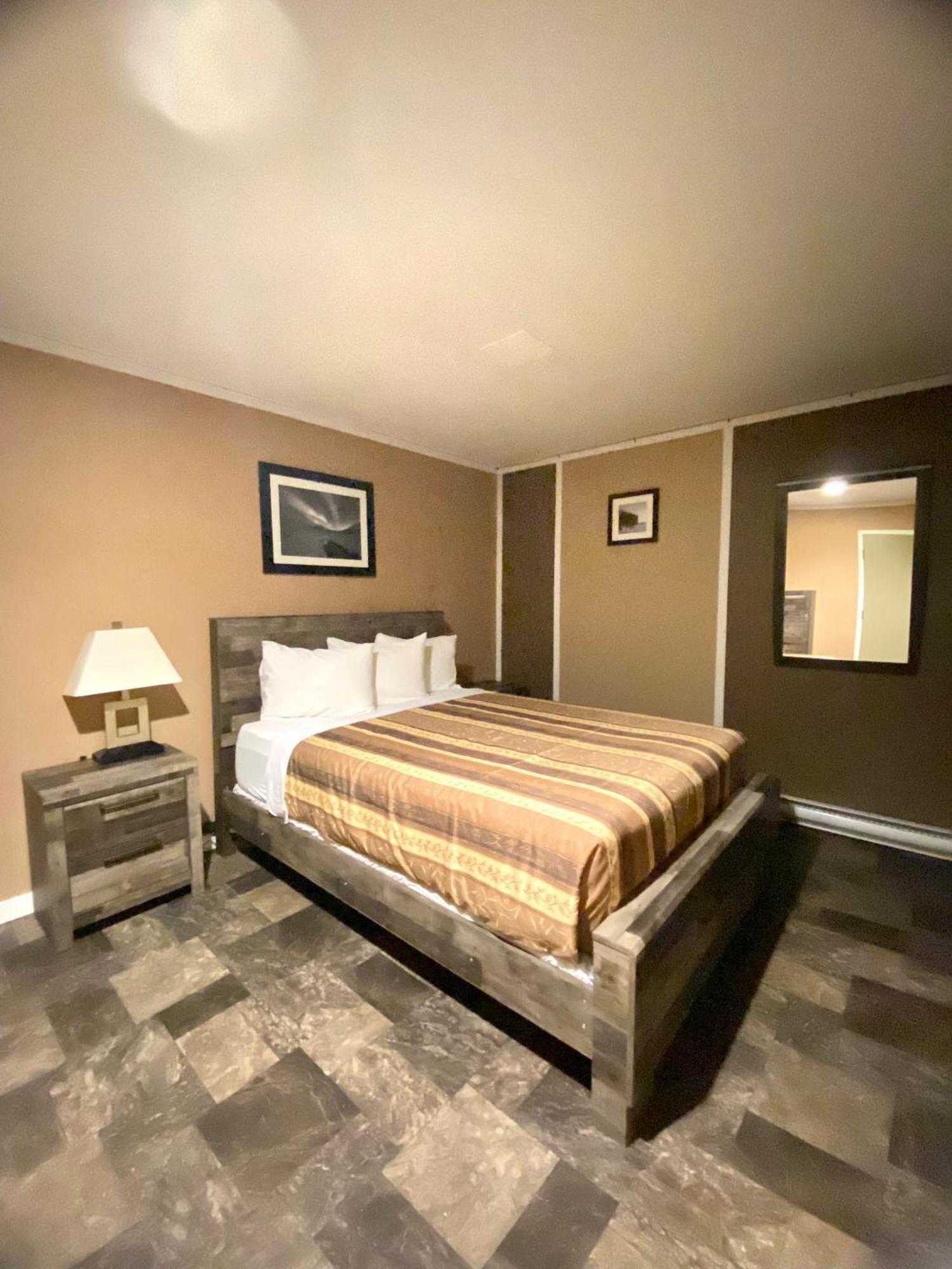 The George Dawson Inn & Conference Centre Досон-Крик Экстерьер фото