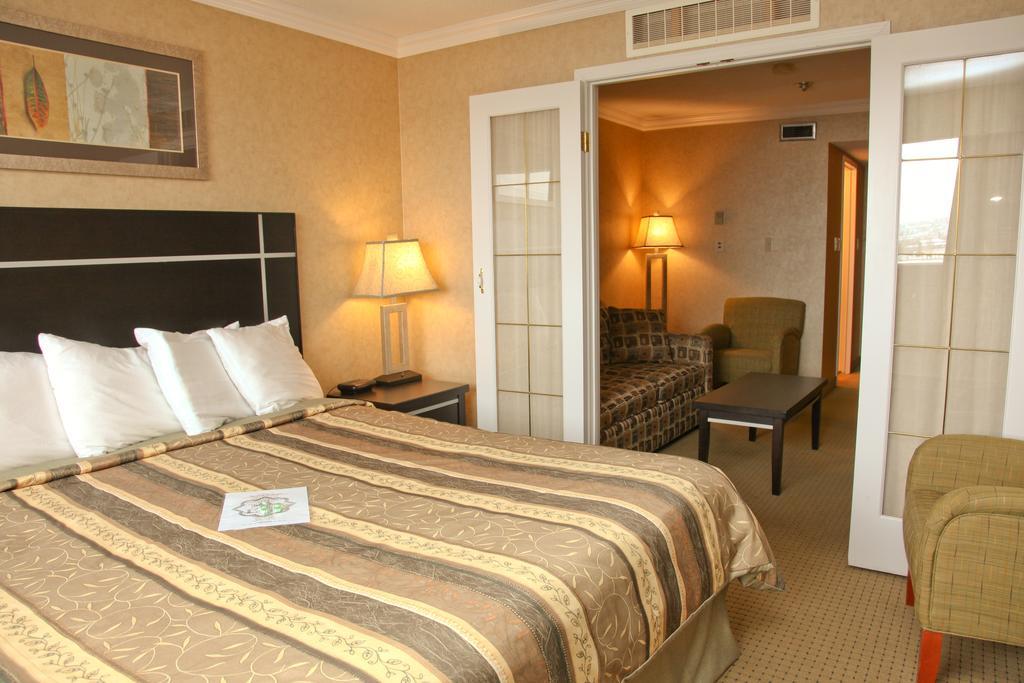 The George Dawson Inn & Conference Centre Досон-Крик Экстерьер фото