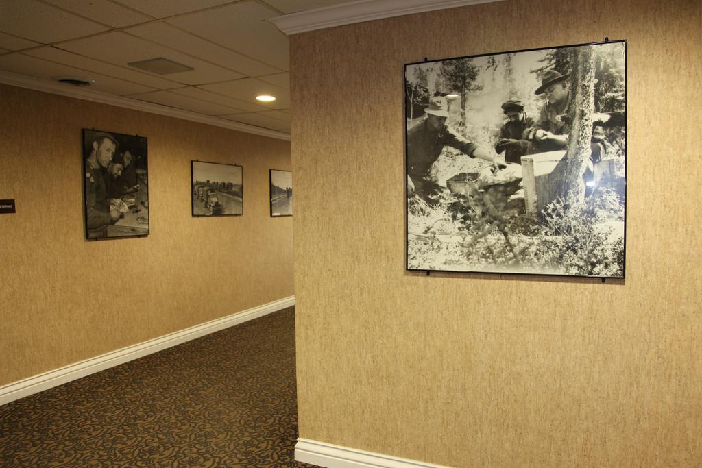 The George Dawson Inn & Conference Centre Досон-Крик Экстерьер фото